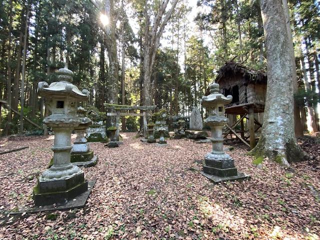 御仮屋とお社